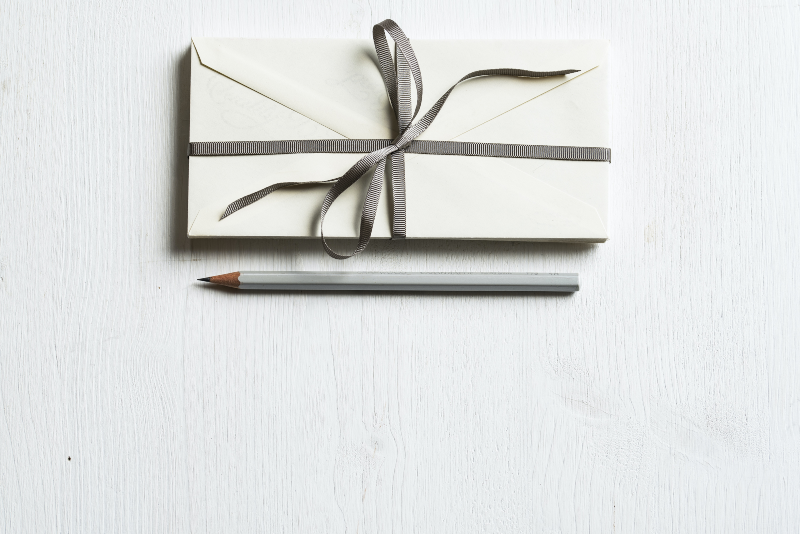 A Guide to the Best Cheap Personalized Gifts for Your Coworkers