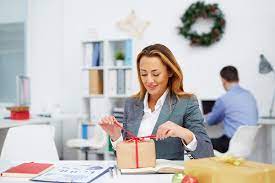 The Importance of Gift-Giving in the Onboarding and Integration Process for Employees