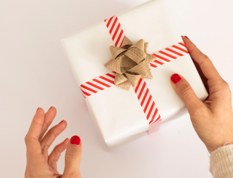 동료를 위한 10가지 크리스마스 선물: 신선하고 독특한 아이디어 + 팁 