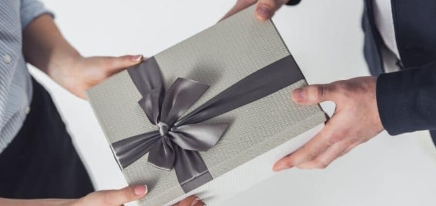 The Benefits of Corporate Gift-Giving for Employee Well-being