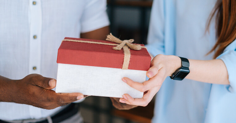 Choosing the Perfect Corporate Gift: A Decision-Making Guide