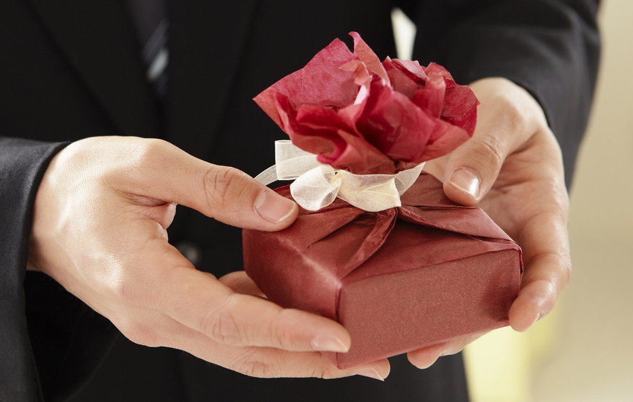 How to Select Corporate Gifts That Are Meaningful and Memorable