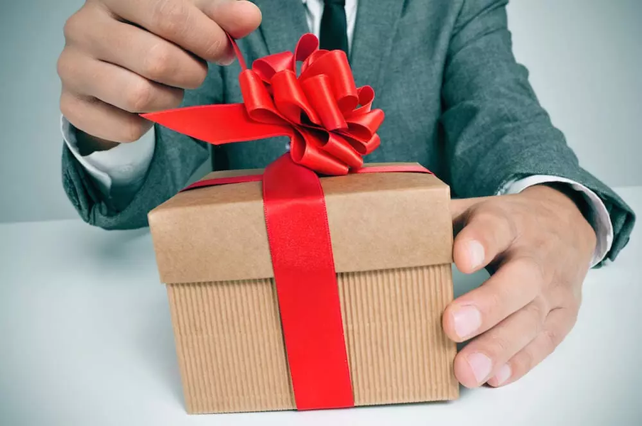 How to Use Corporate Gifts to Enhance Team Collaboration