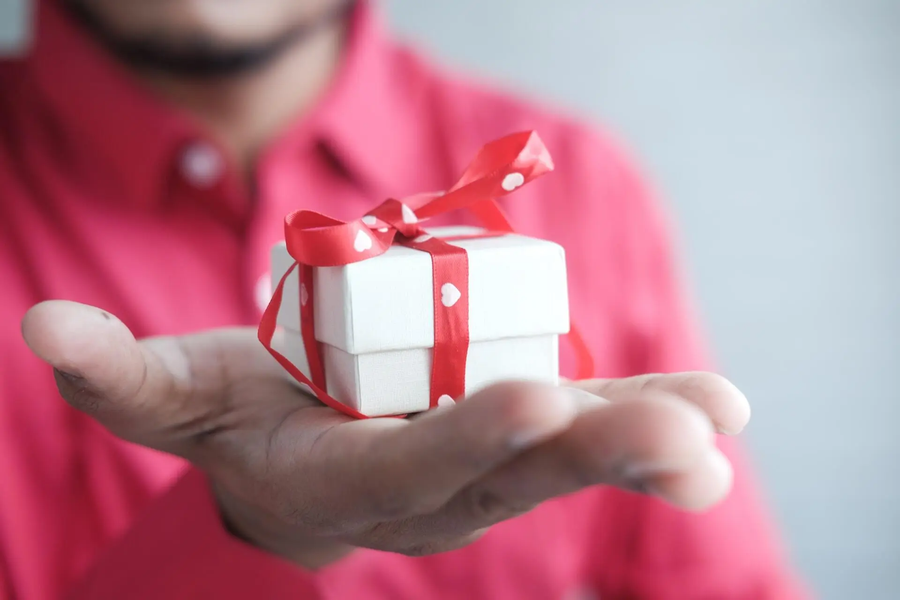 The Impact of Corporate Gifts on Employee Satisfaction