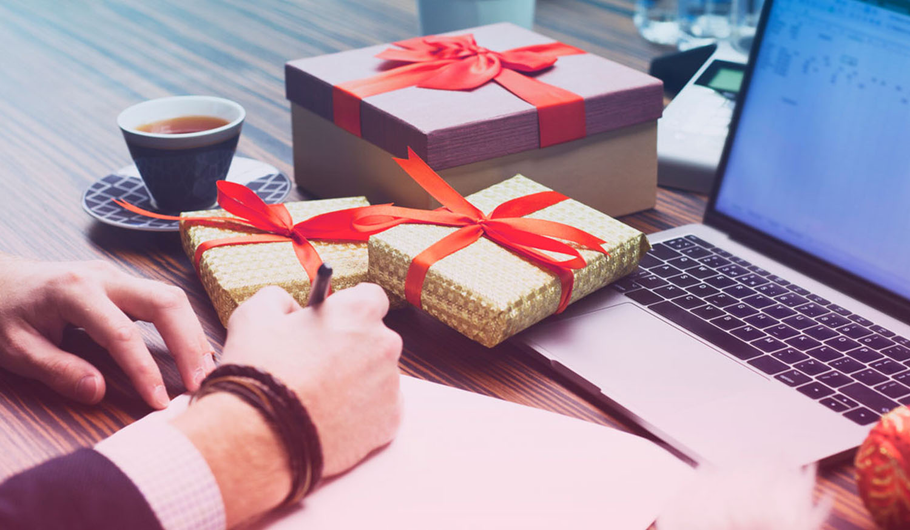 How to Use Corporate Gifts to Boost Team Spirit