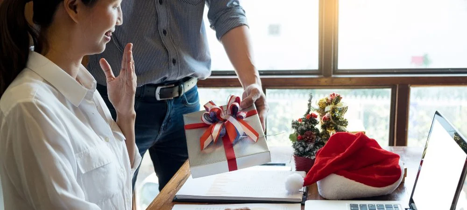 How to Use Corporate Gifts to Strengthen Company Loyalty