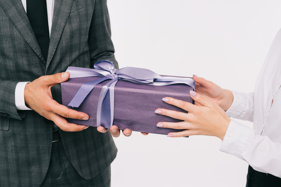 How to Create a Corporate Gifting Program for Your Company