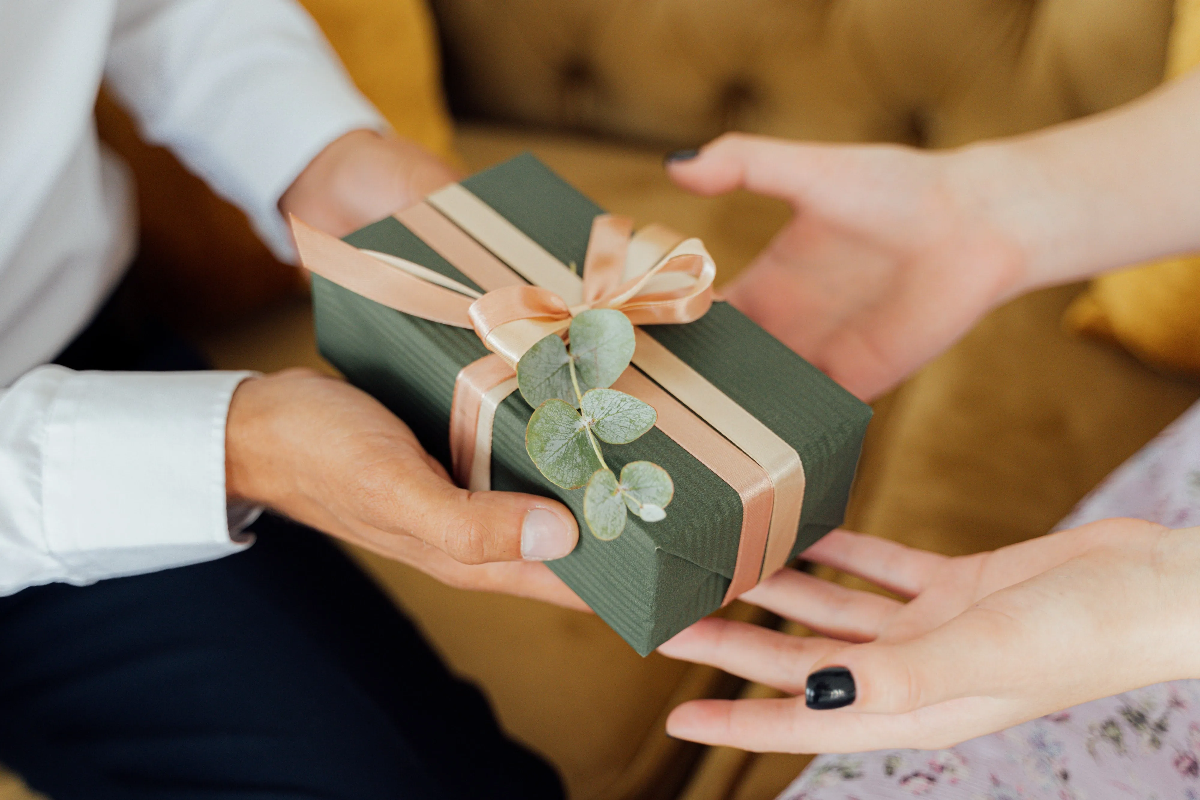 The Art of Adding Your Logo to Corporate Gifts - Corporate Gifts - Apex ...
