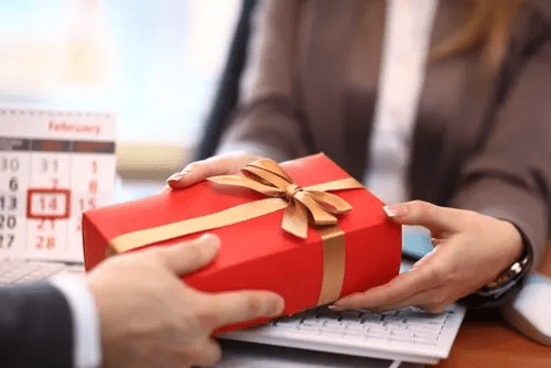 The Psychology of Corporate Gifting: Understanding Recipient Perceptions